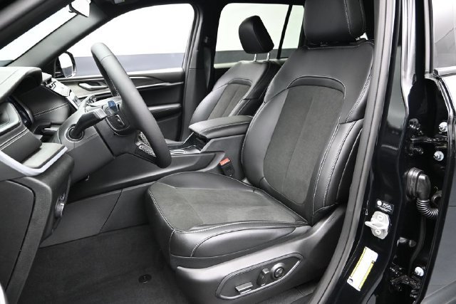 New 2026 Jeep Grand Cherokee Altitude AWD/4WD image 21