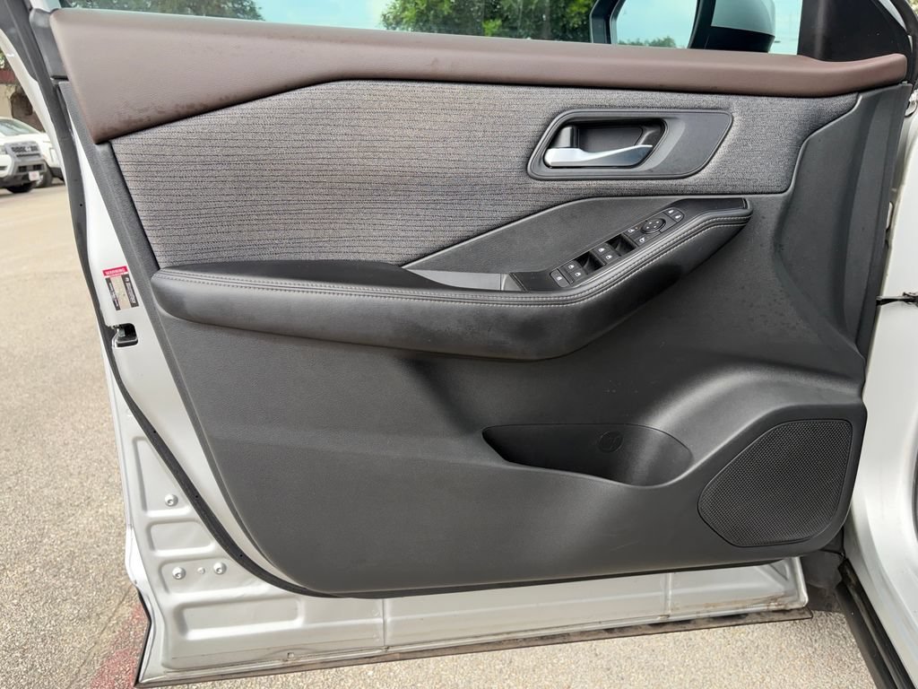 Used 2022 Nissan Rogue SV FWD image 22