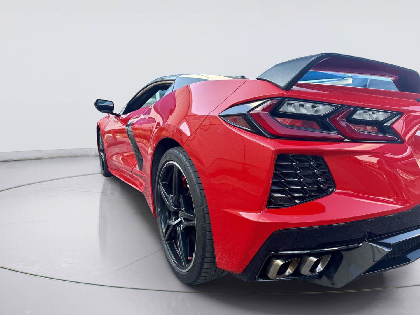 Used 2022 Chevrolet Corvette Stingray Convertible w/ Z51 Performance Package RWD image 13