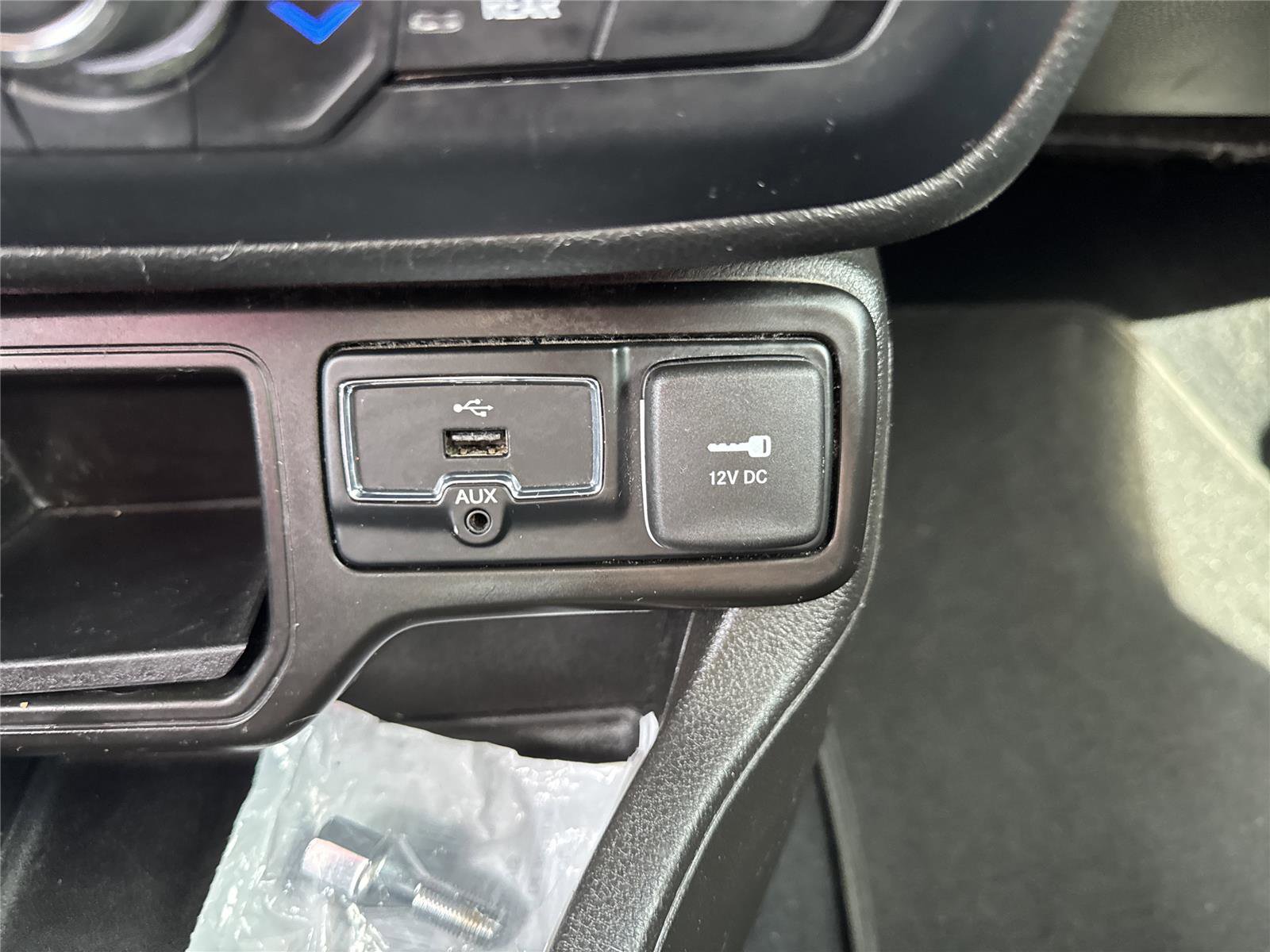 Used 2021 Jeep Renegade Latitude w/ Luxury Group I image 28