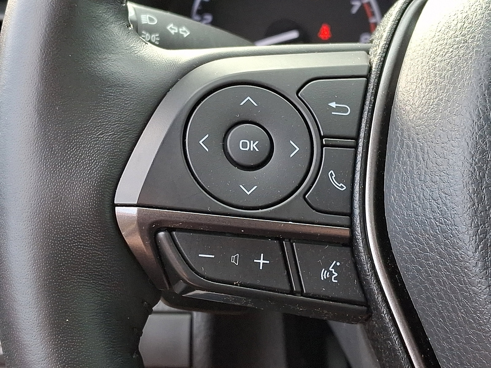 Used 2023 Toyota Camry SE w/ Cold Weather Package FWD image 25