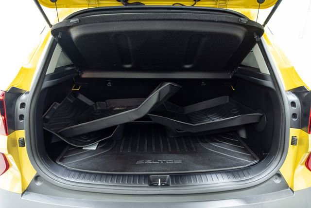 Used 2023 Kia Seltos SX w/ SX Sunroof Package image 9