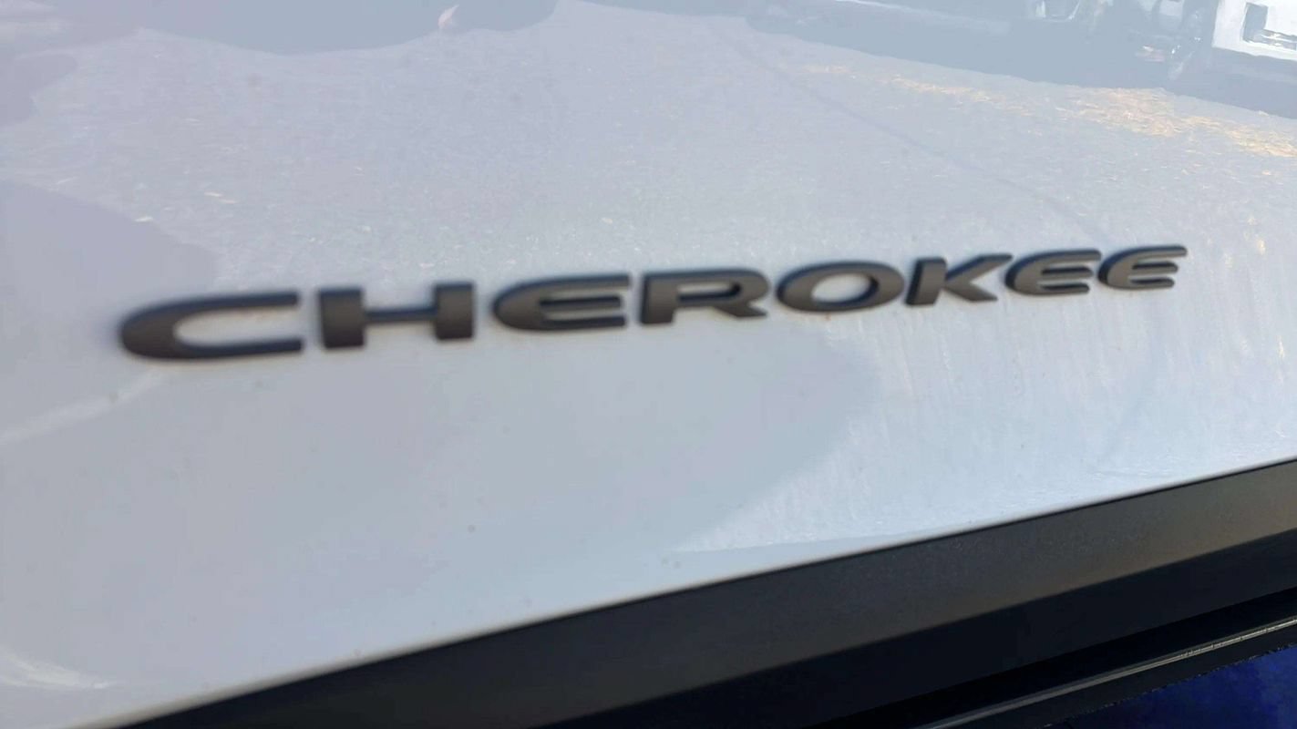 Used 2019 Jeep Cherokee Trailhawk w/ Comfort/Convenience Group AWD/4WD image 23