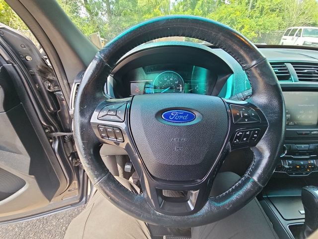 Used 2016 Ford Explorer XLT w/ Equipment Group 202A AWD/4WD image 35