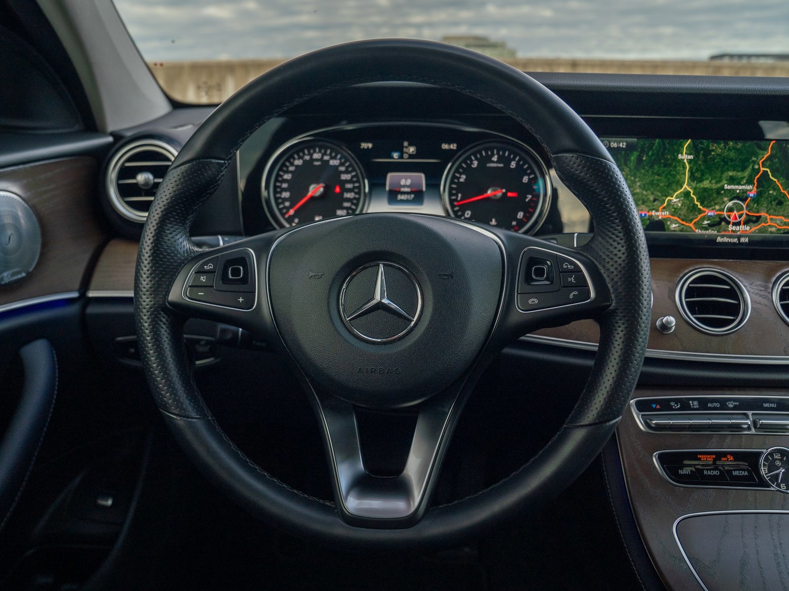 Certified 2018 Mercedes-Benz E 300 4MATIC image 24