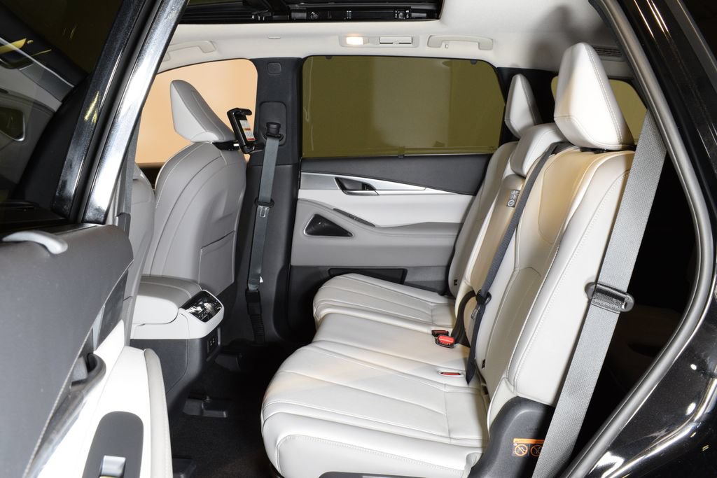 Certified 2026 INFINITI QX60 Luxe w/ Family Package AWD/4WD image 29