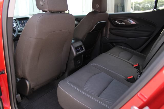 Used 2024 GMC Terrain SLE w/ Driver Convenience Package FWD image 23