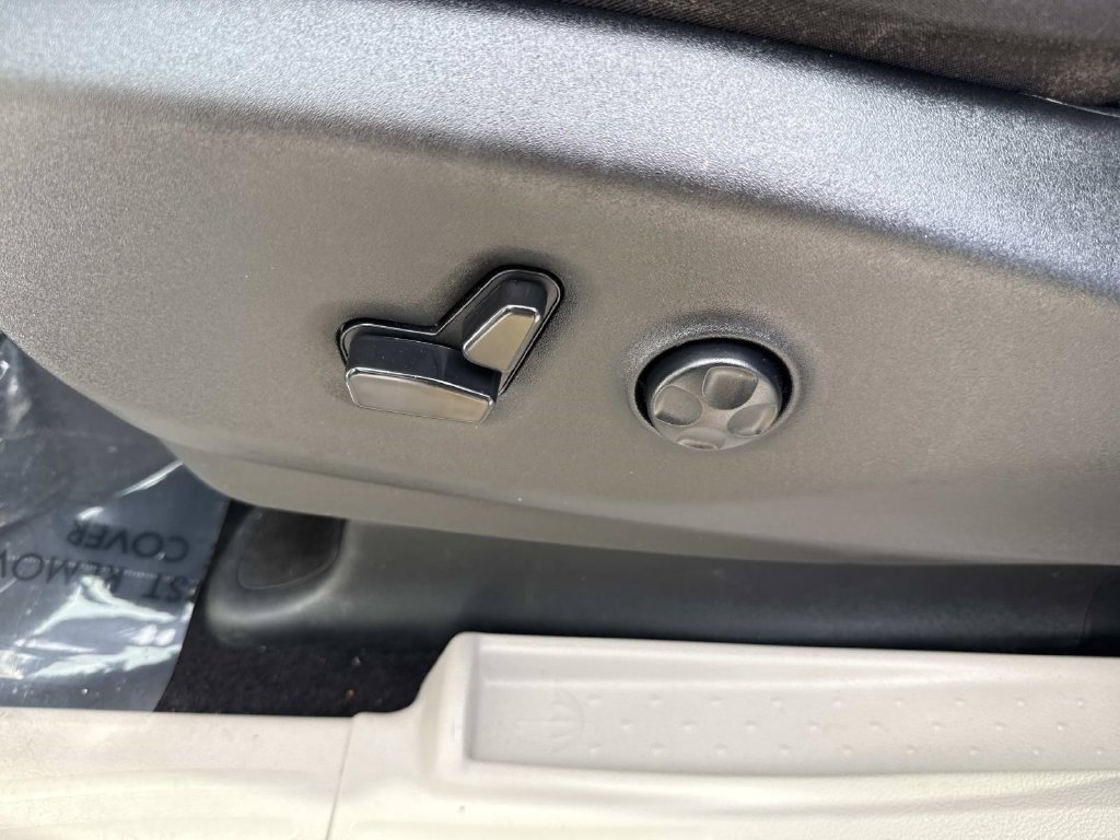 Used 2024 Chrysler Pacifica Limited FWD image 27