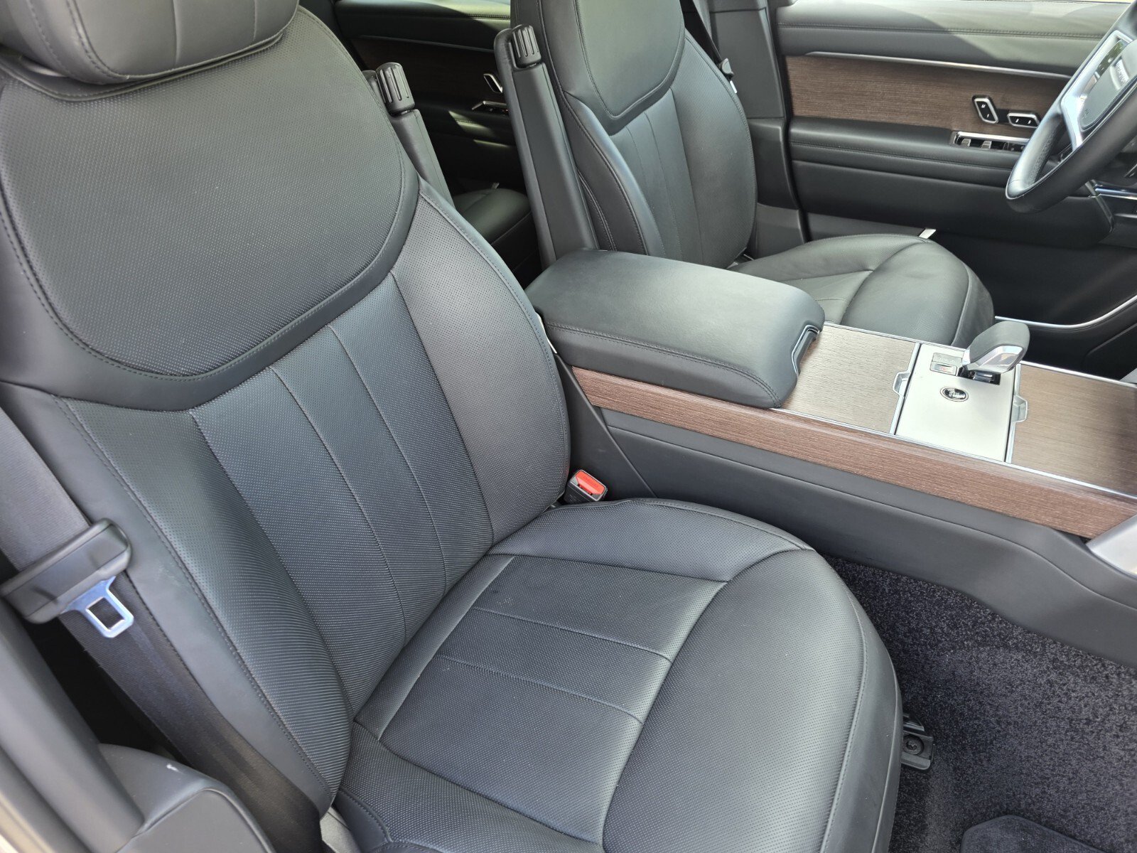 Certified 2024 Land Rover Range Rover SE AWD/4WD image 26