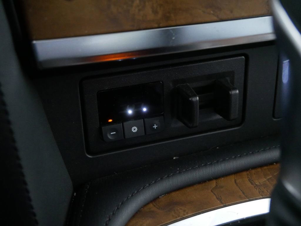 Used 2024 Nissan Armada SL w/ Captain's Chairs Package image 26