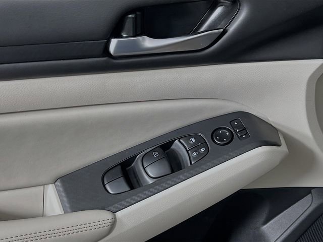 Used 2025 Nissan Altima 2.5 SV image 9
