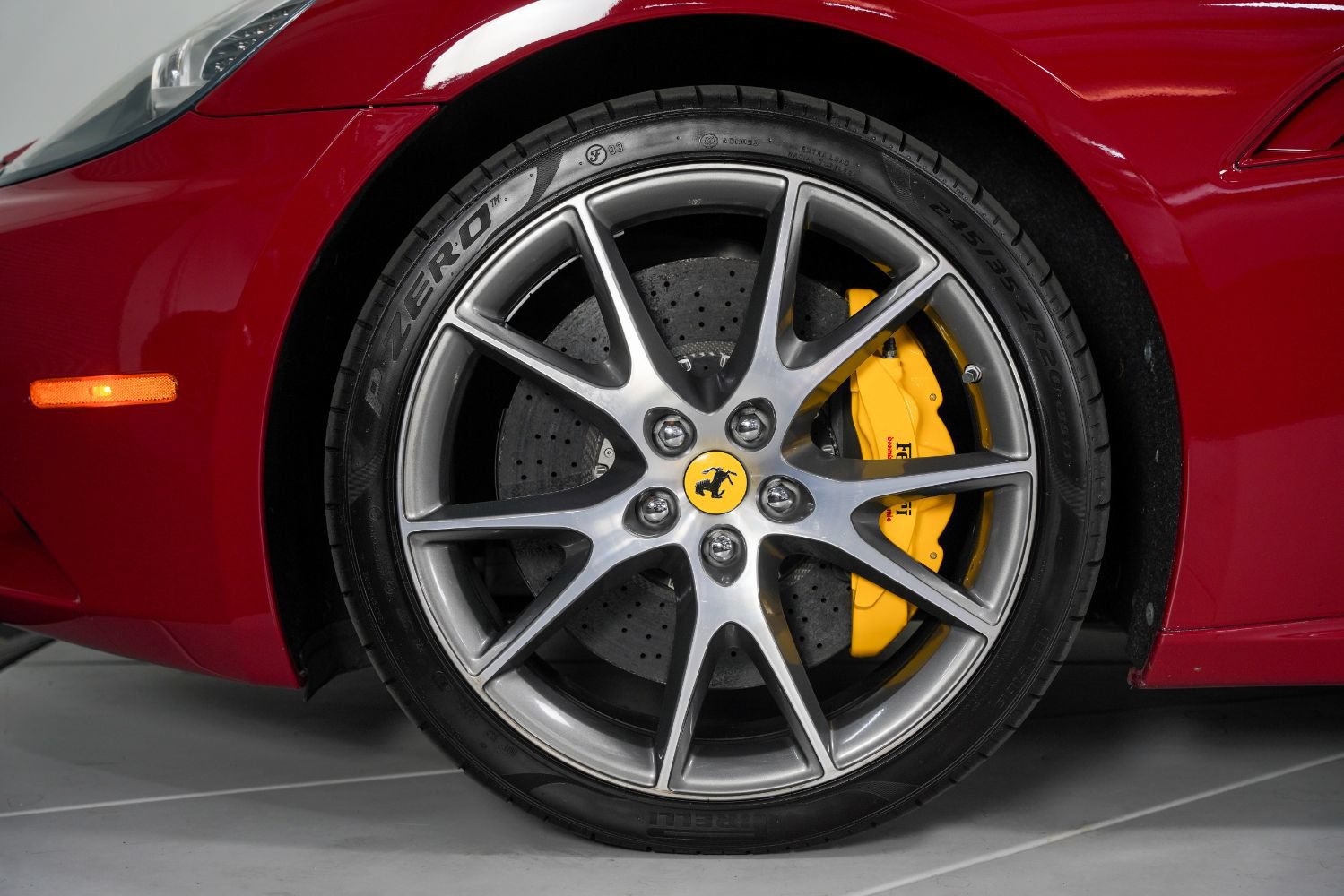Used 2010 Ferrari California RWD image 16