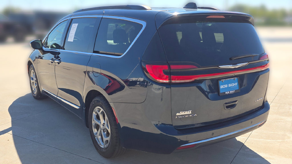 Used 2023 Chrysler Pacifica Limited FWD image 3