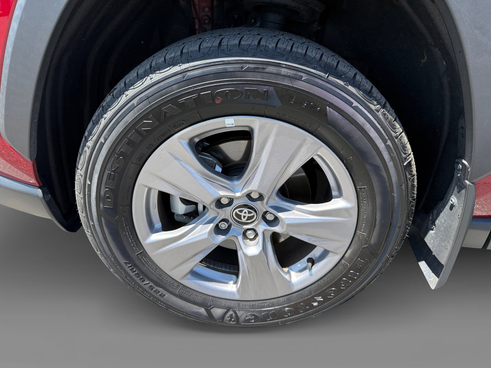 Used 2025 Toyota RAV4 XLE w/ Convenience Package FWD image 9