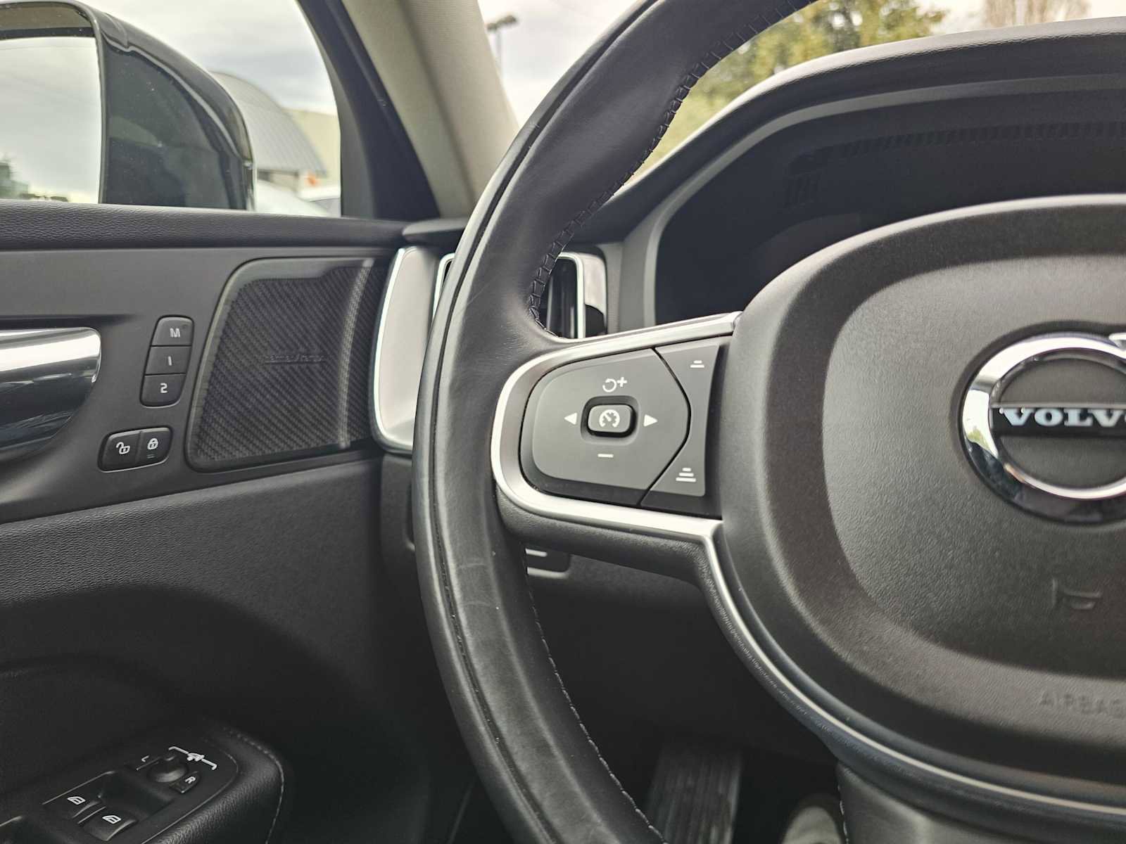 Used 2019 Volvo XC60 T5 Momentum w/ Multimedia Package image 30