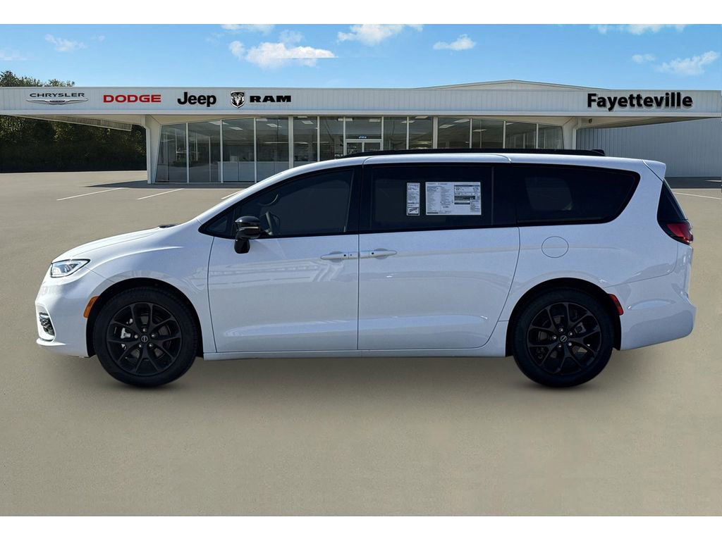 New 2026 Chrysler Pacifica Limited w/ S Appearance Package image 6