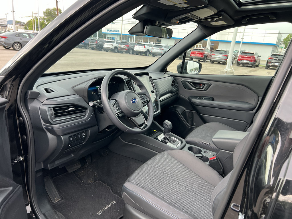 Used 2025 Subaru Forester Premium AWD/4WD image 9