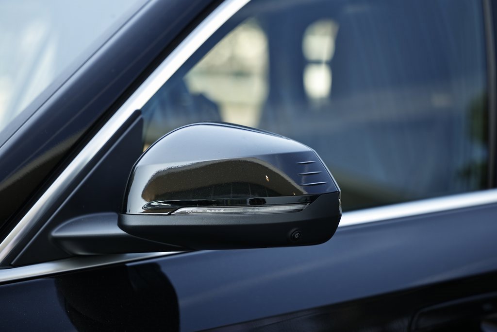 Used 2025 BMW X1 xDrive28i w/ Technology Package image 12