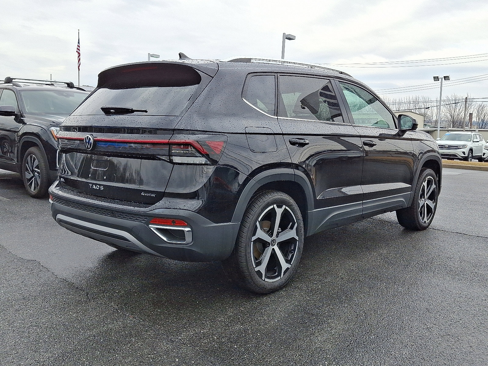 New 2025 Volkswagen Taos SEL image 5