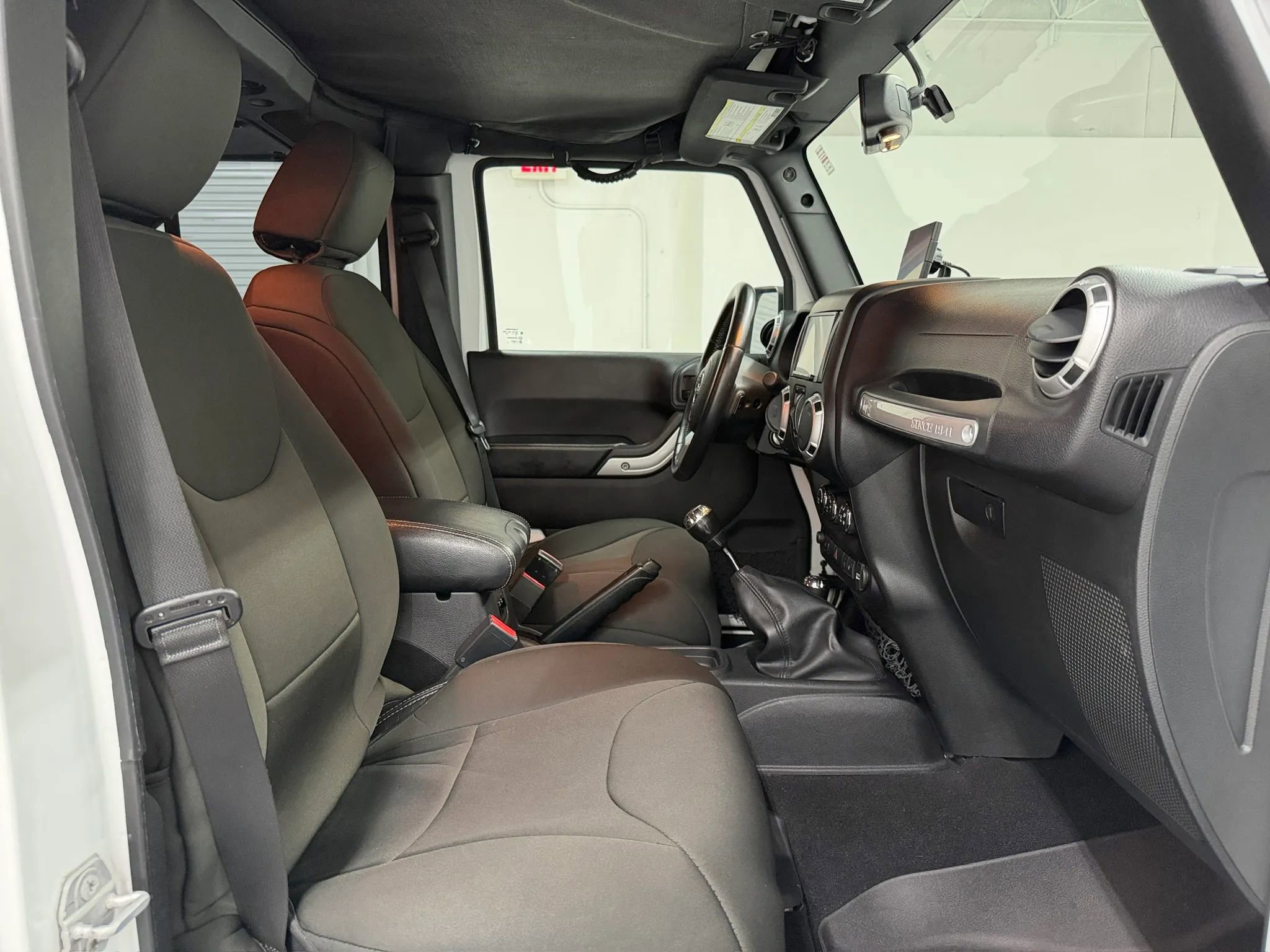 Used 2015 Jeep Wrangler Unlimited Rubicon AWD/4WD image 11