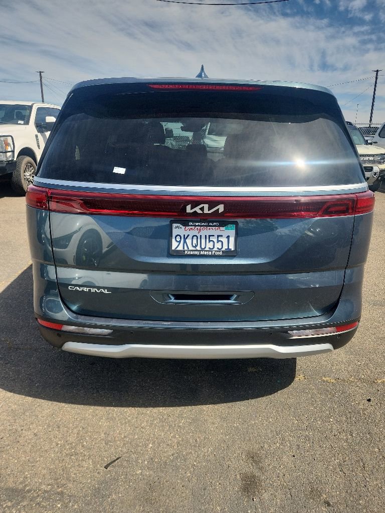 Used 2024 Kia Carnival EX FWD image 11