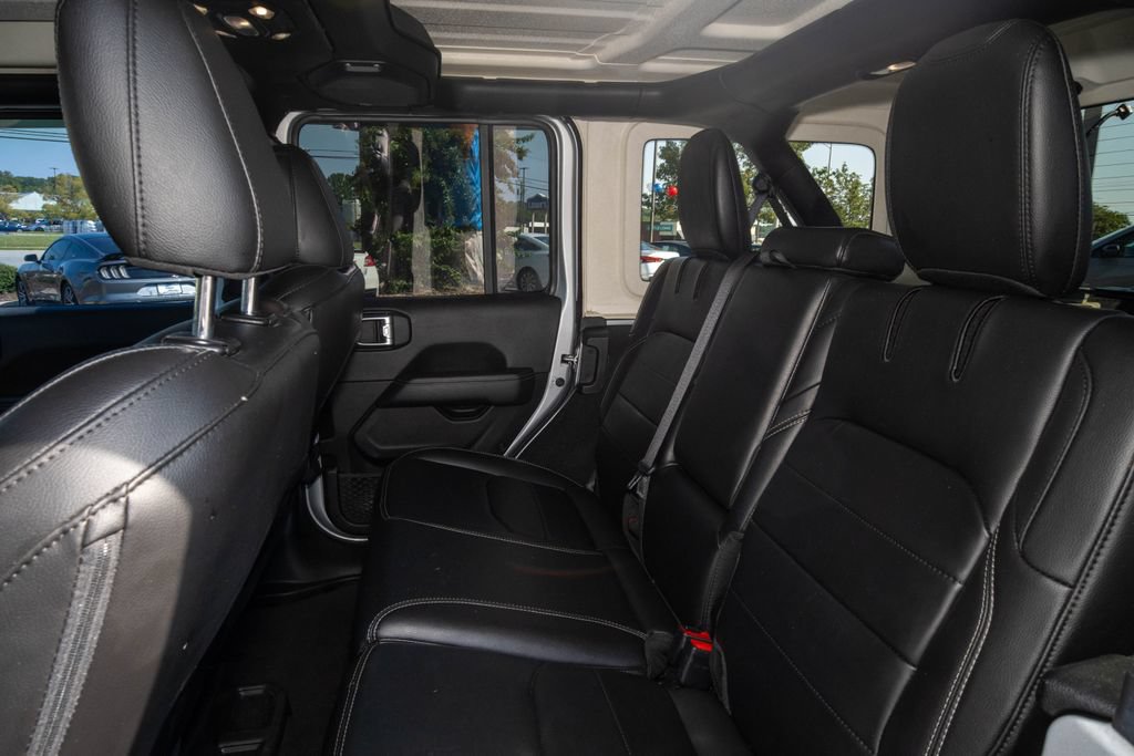 Used 2023 Jeep Wrangler Unlimited Sahara AWD/4WD image 17