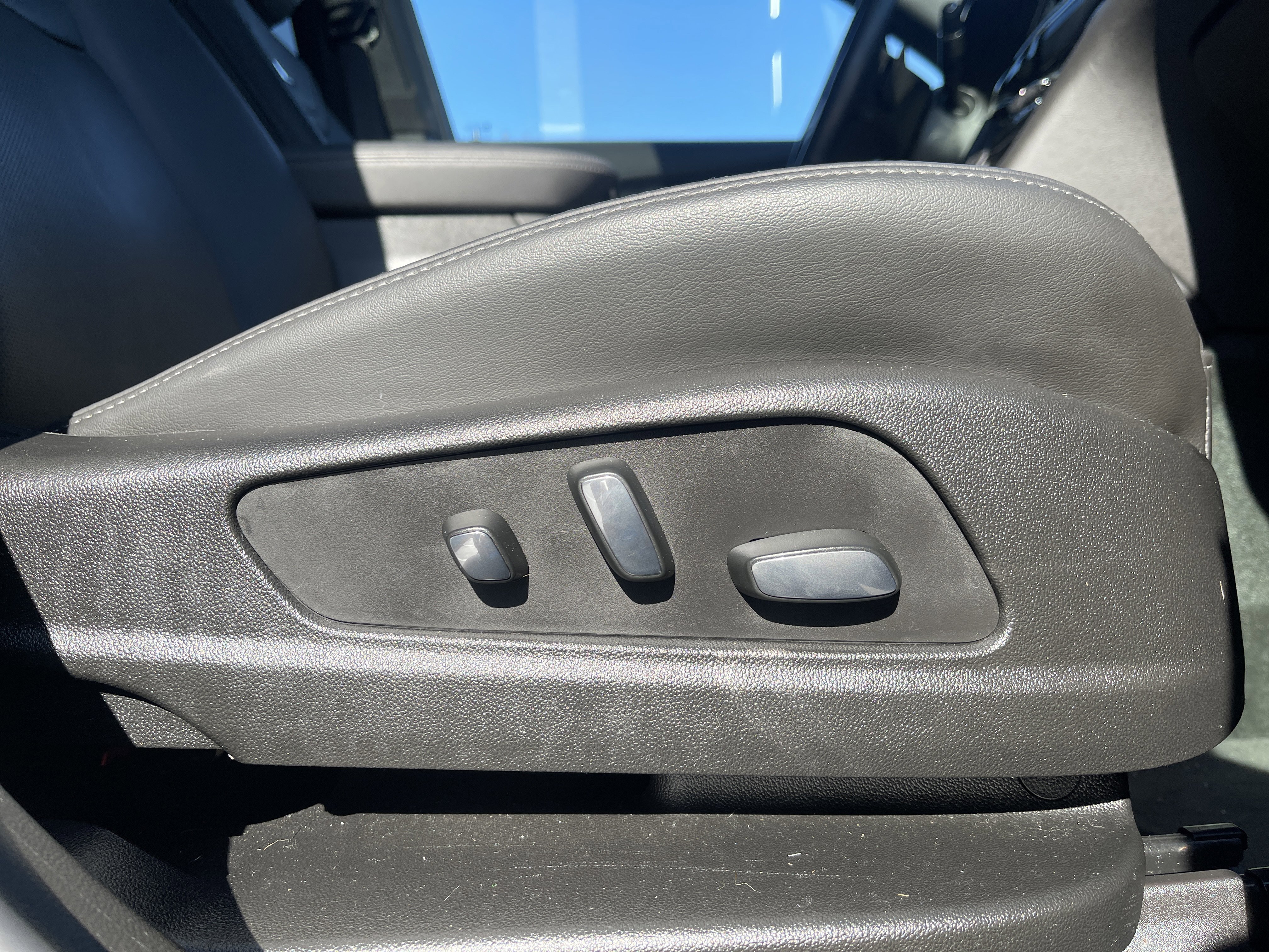 Certified 2025 Cadillac XT6 Premium Luxury image 40