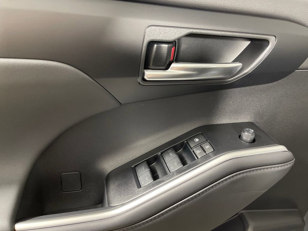 New 2026 Toyota Highlander XSE image 16