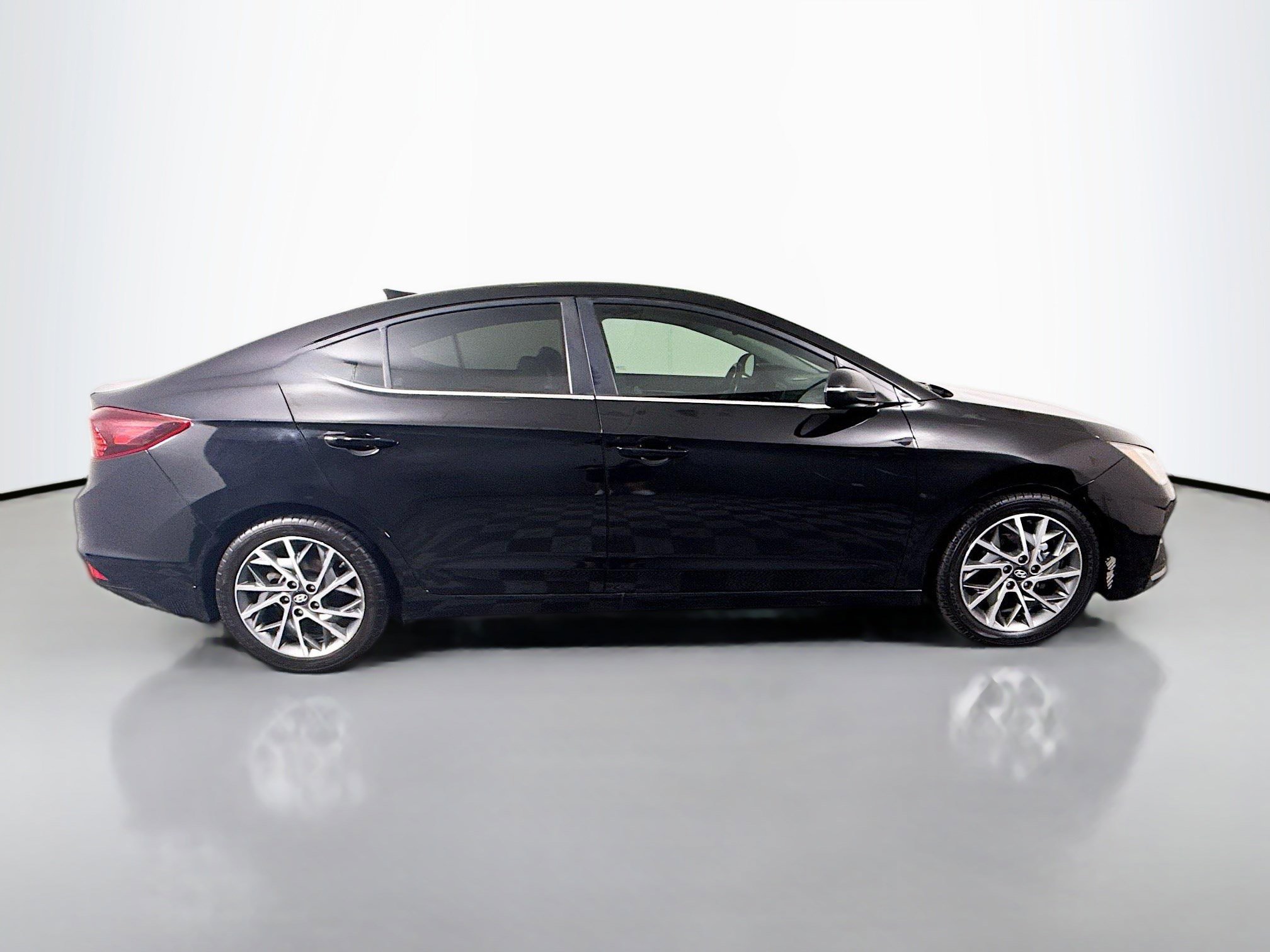 Used 2019 Hyundai Elantra Limited w/ Ultimate Package 02 FWD image 11
