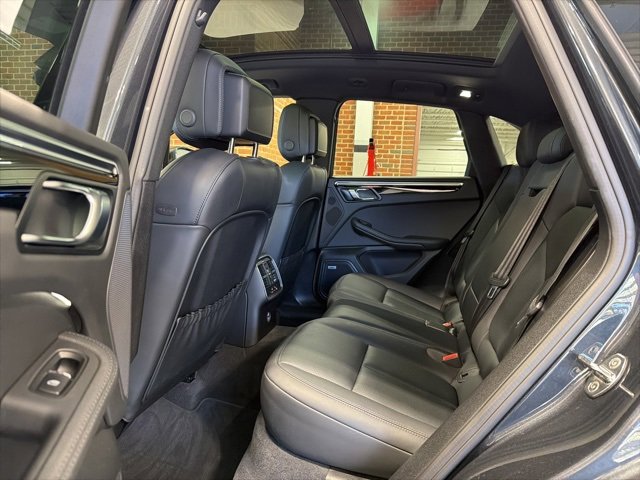 Used 2020 Porsche Macan image 35