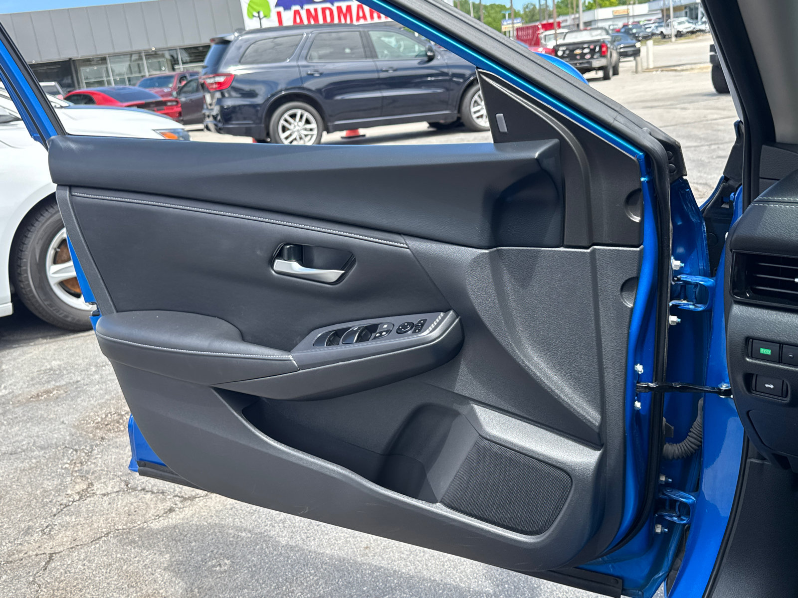 Used 2024 Nissan Sentra SV FWD image 15
