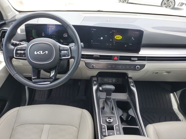 Certified 2025 Kia Sorento EX w/ Panoramic Sunroof Package image 8