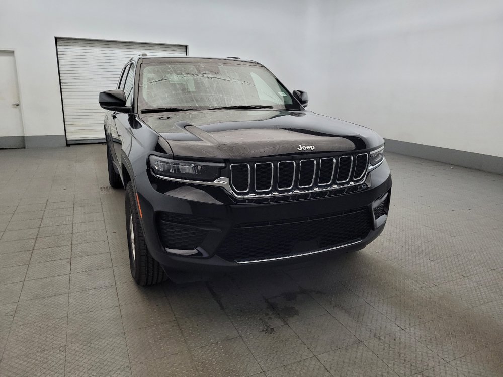 Used 2023 Jeep Grand Cherokee Laredo AWD/4WD image 14