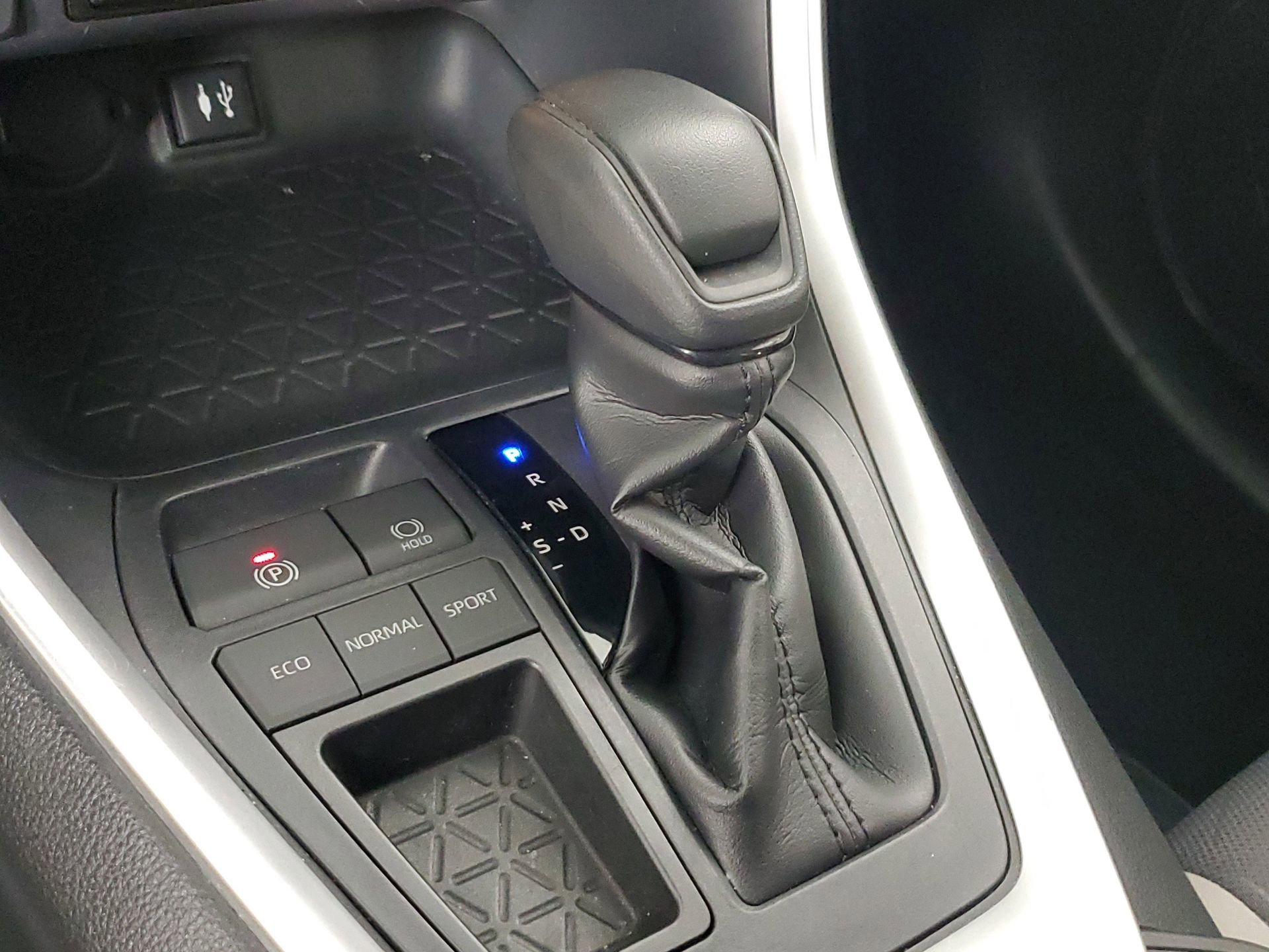 Used 2019 Toyota RAV4 XLE w/ Convenience Package image 42