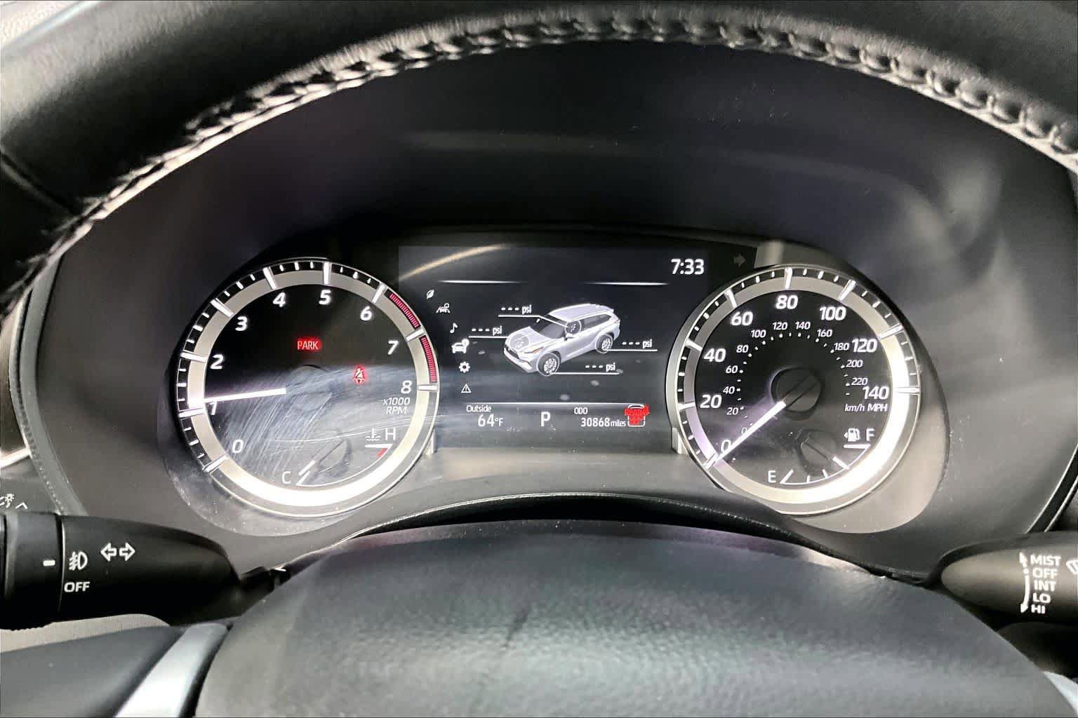 Used 2025 Toyota Highlander LE FWD image 25