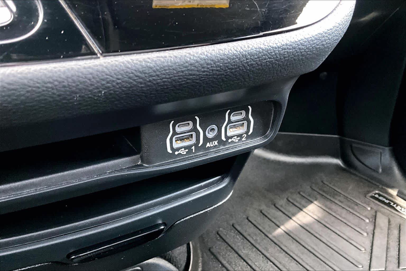Used 2021 Chrysler Pacifica Touring w/ S Appearance Package FWD image 31