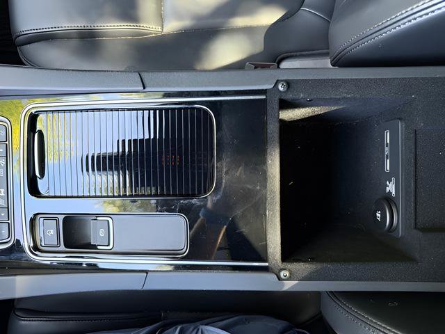 Used 2020 Jaguar F-PACE Premium image 20