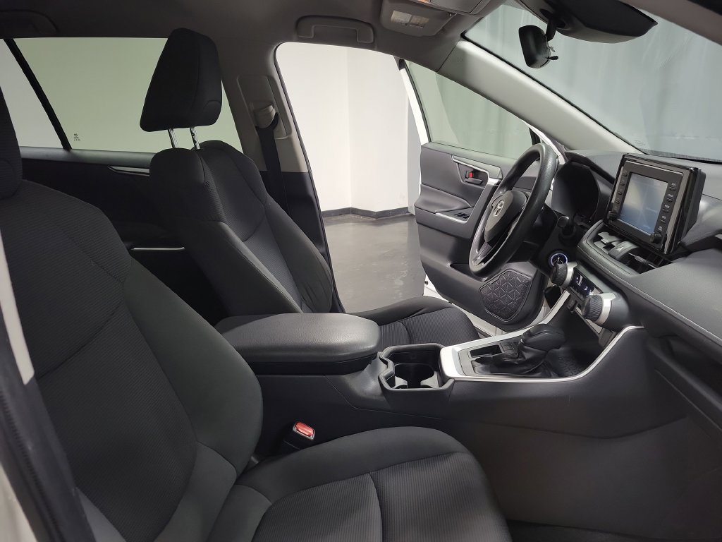 Used 2019 Toyota RAV4 LE w/ All Weather Liner Package FWD image 32