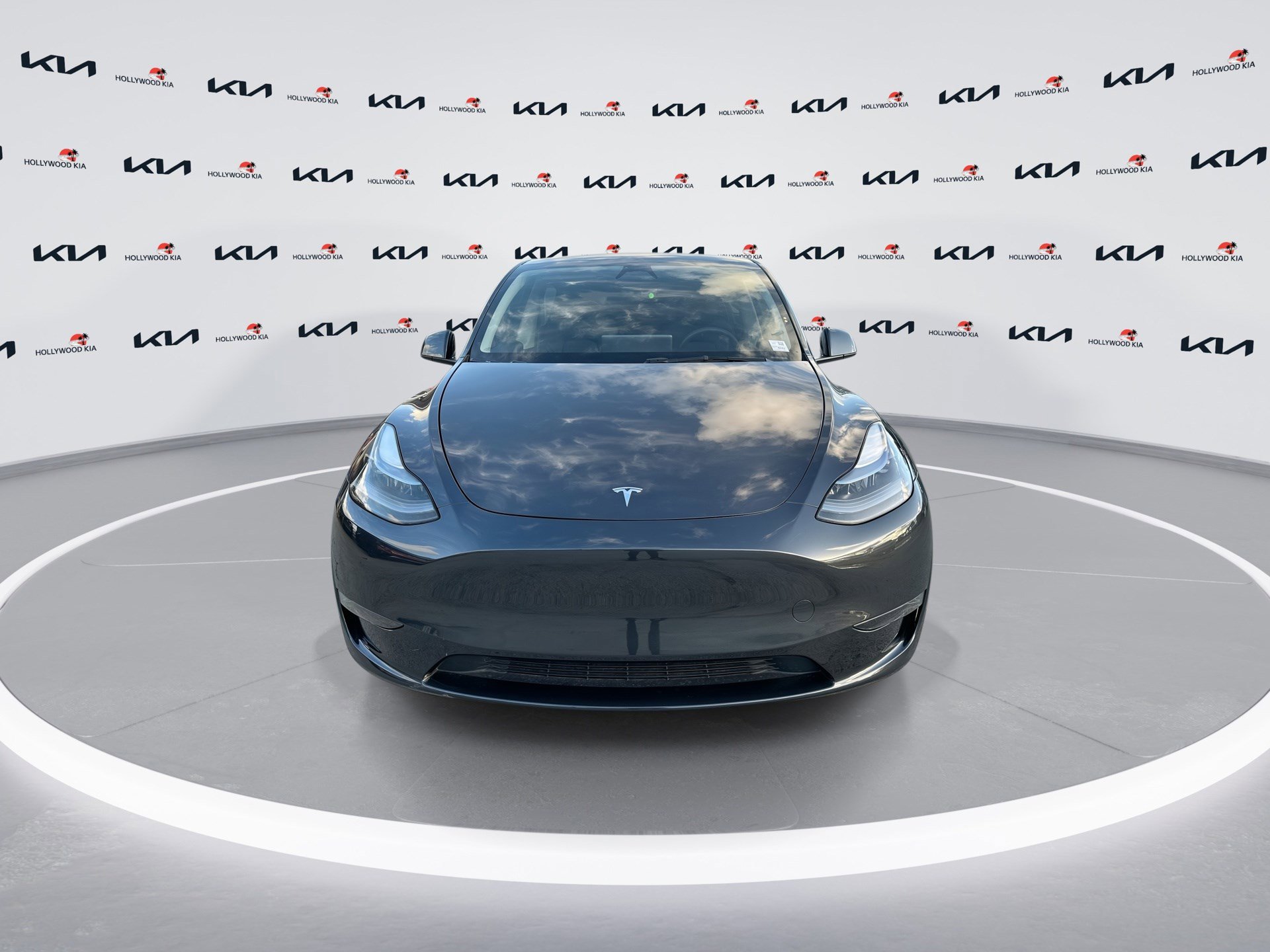Used 2025 Tesla Model Y Long Range image 3