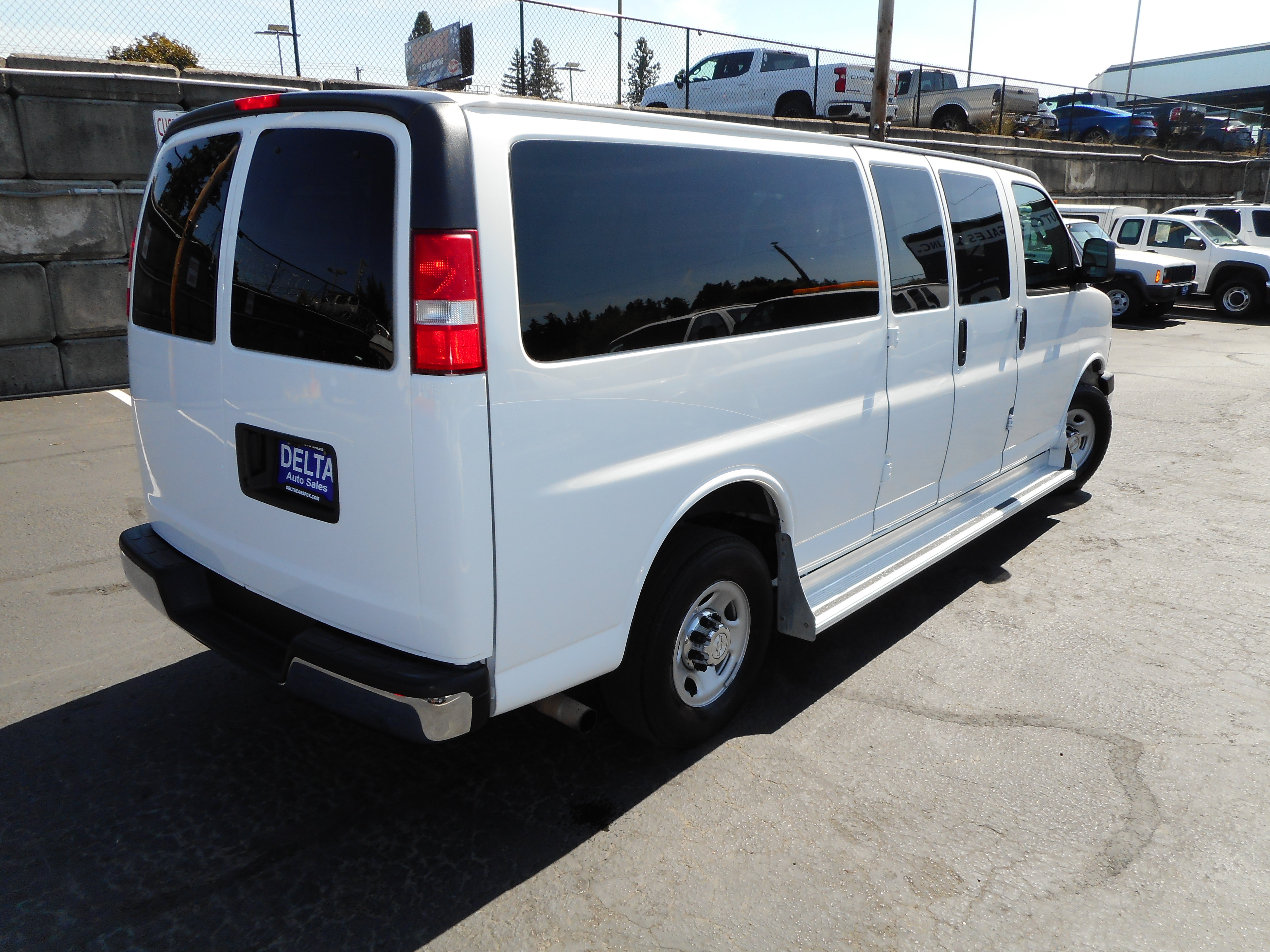 Used 2016 Chevrolet Express 3500 LT w/ LT Preferred Equipment Group RWD image 8