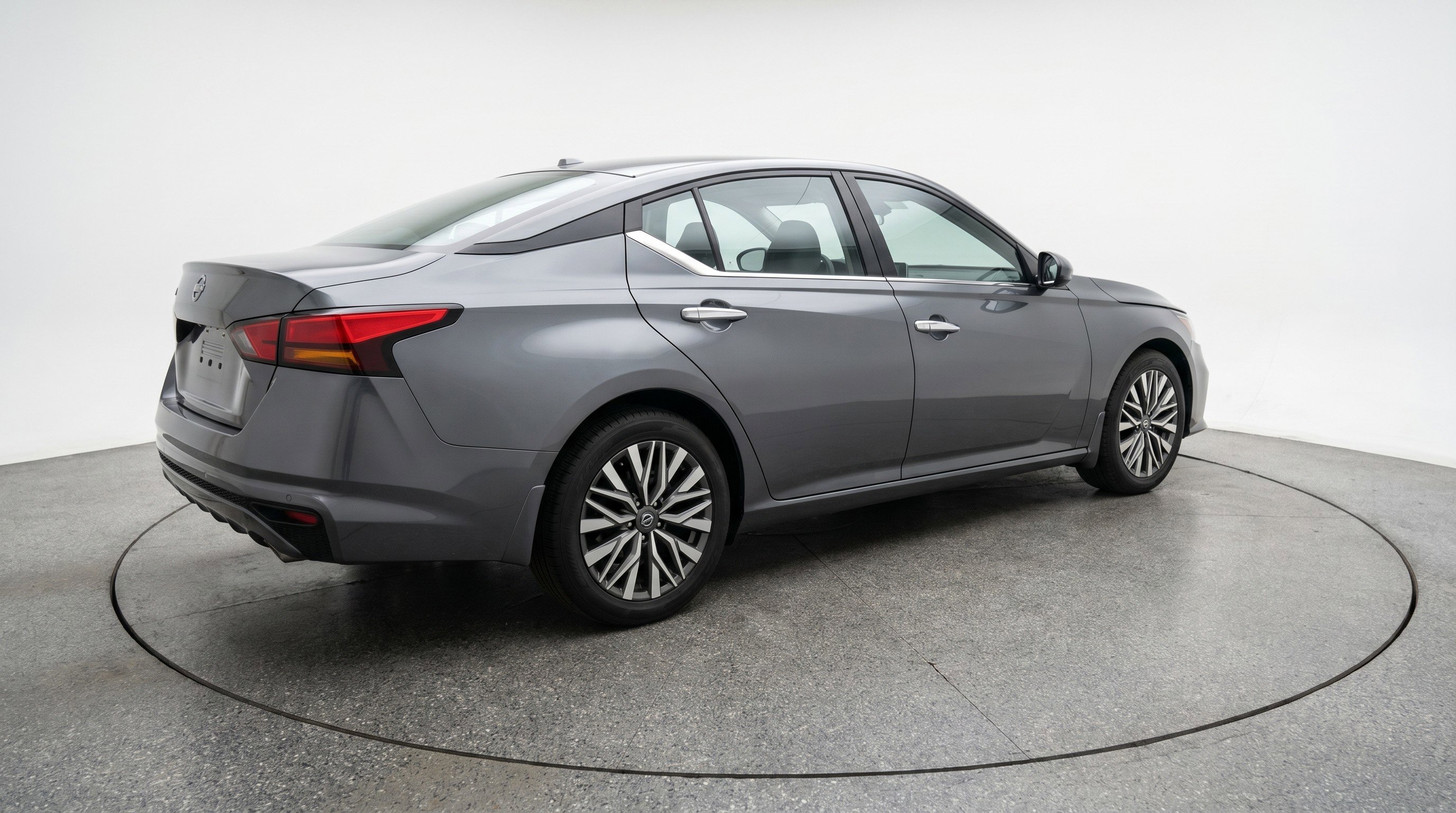 Used 2025 Nissan Altima 2.5 SV FWD image 9