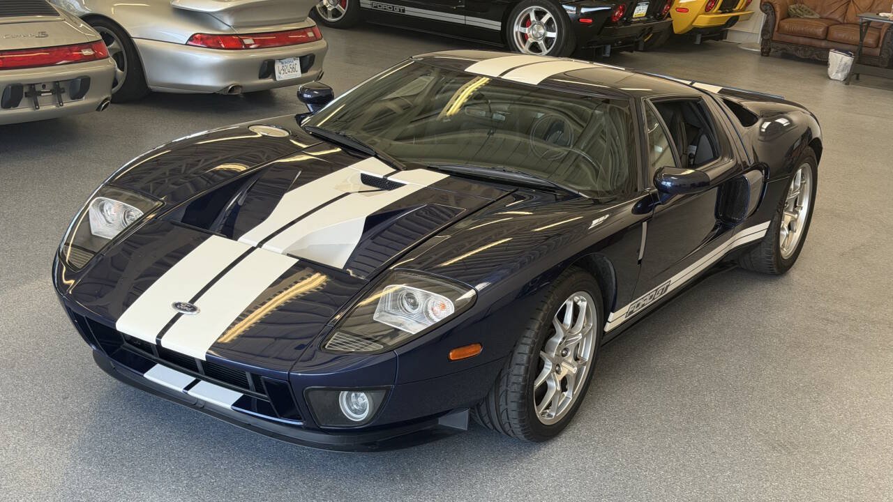 Used 2006 Ford GT RWD image 9
