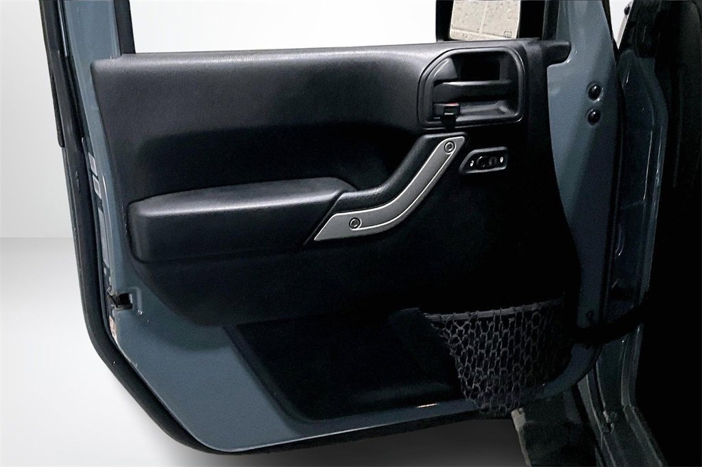 Used 2015 Jeep Wrangler Unlimited Sahara w/ Connectivity Group image 18