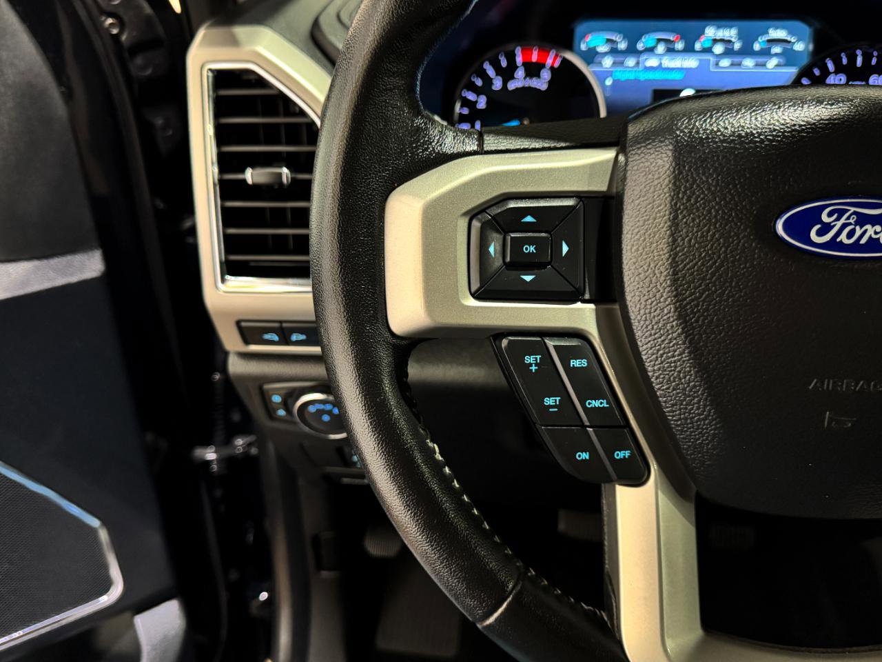 Used 2018 Ford F250 Lariat w/ FX4 Off-Road Package AWD/4WD image 18