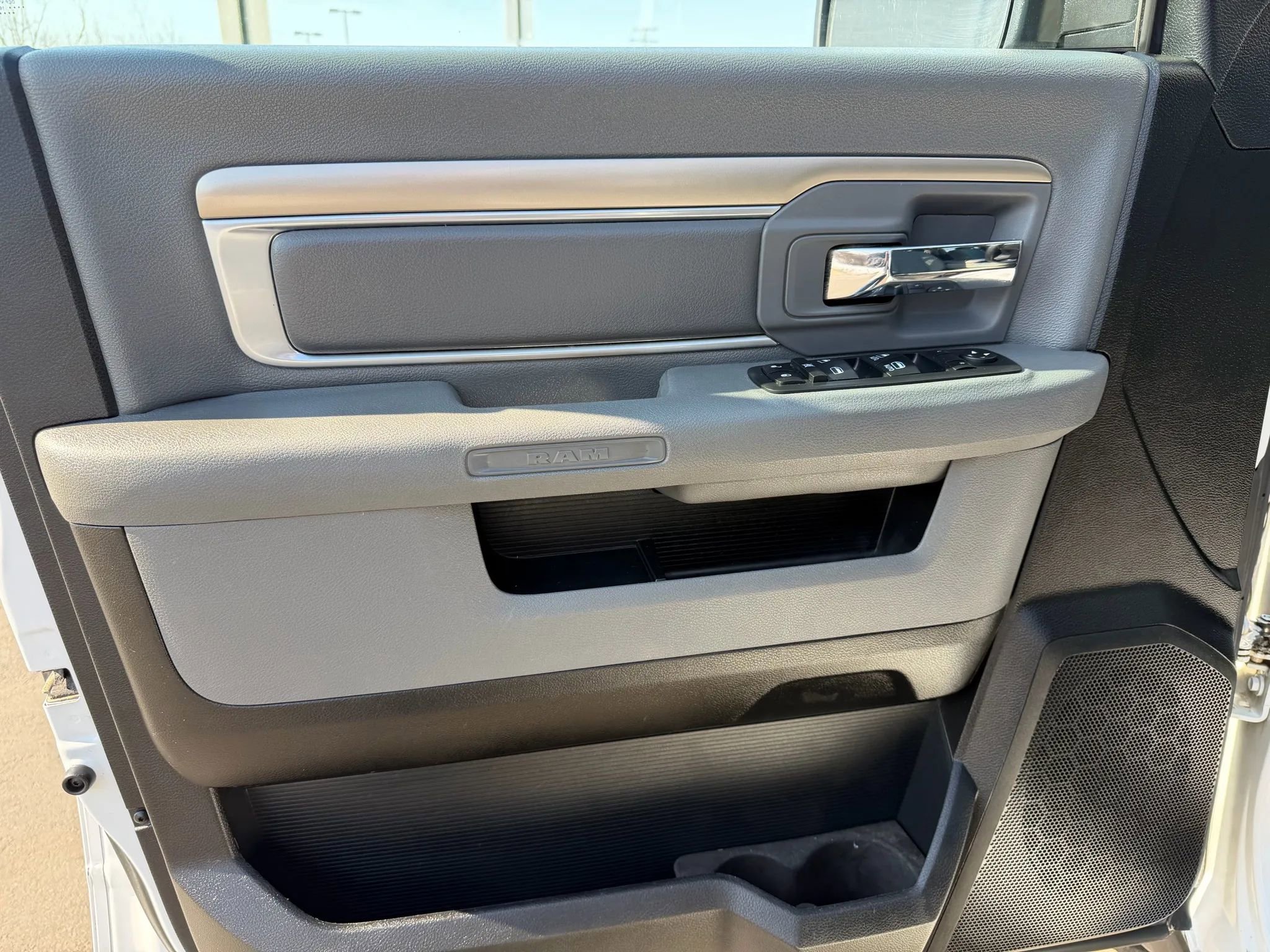 Used 2017 RAM 1500 Classic SLT AWD/4WD image 16