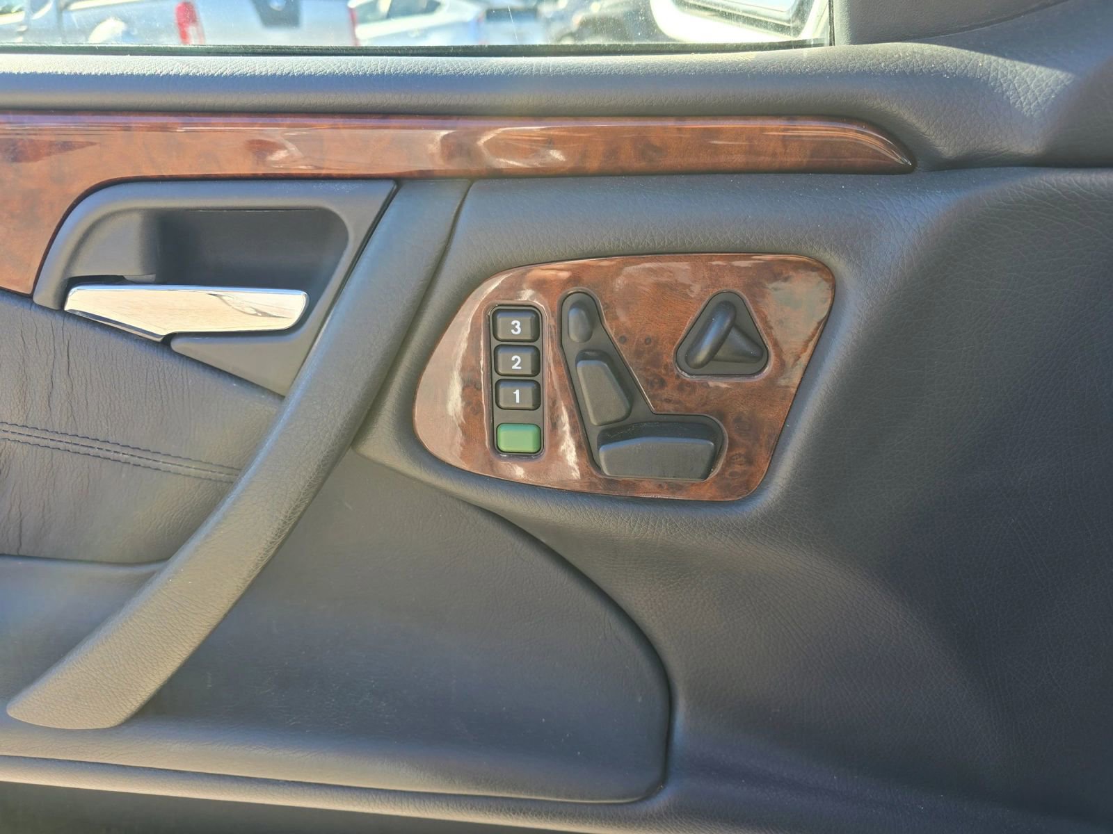 Used 2000 Mercedes-Benz E 320 Sedan image 16