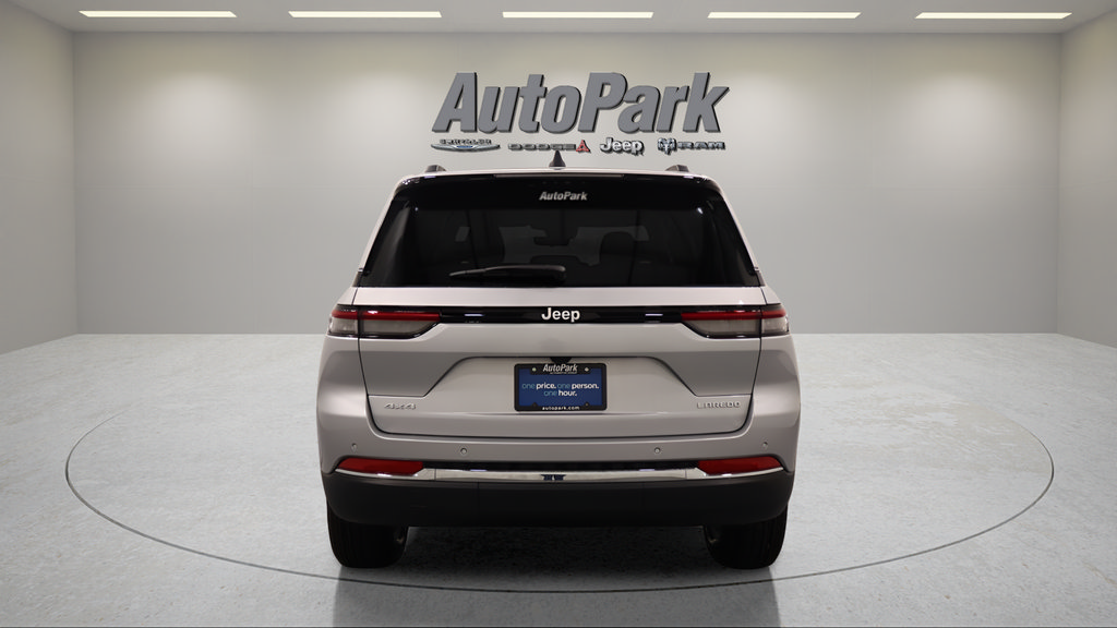 New 2026 Jeep Grand Cherokee Laredo w/ Trailer Tow Package AWD/4WD image 8