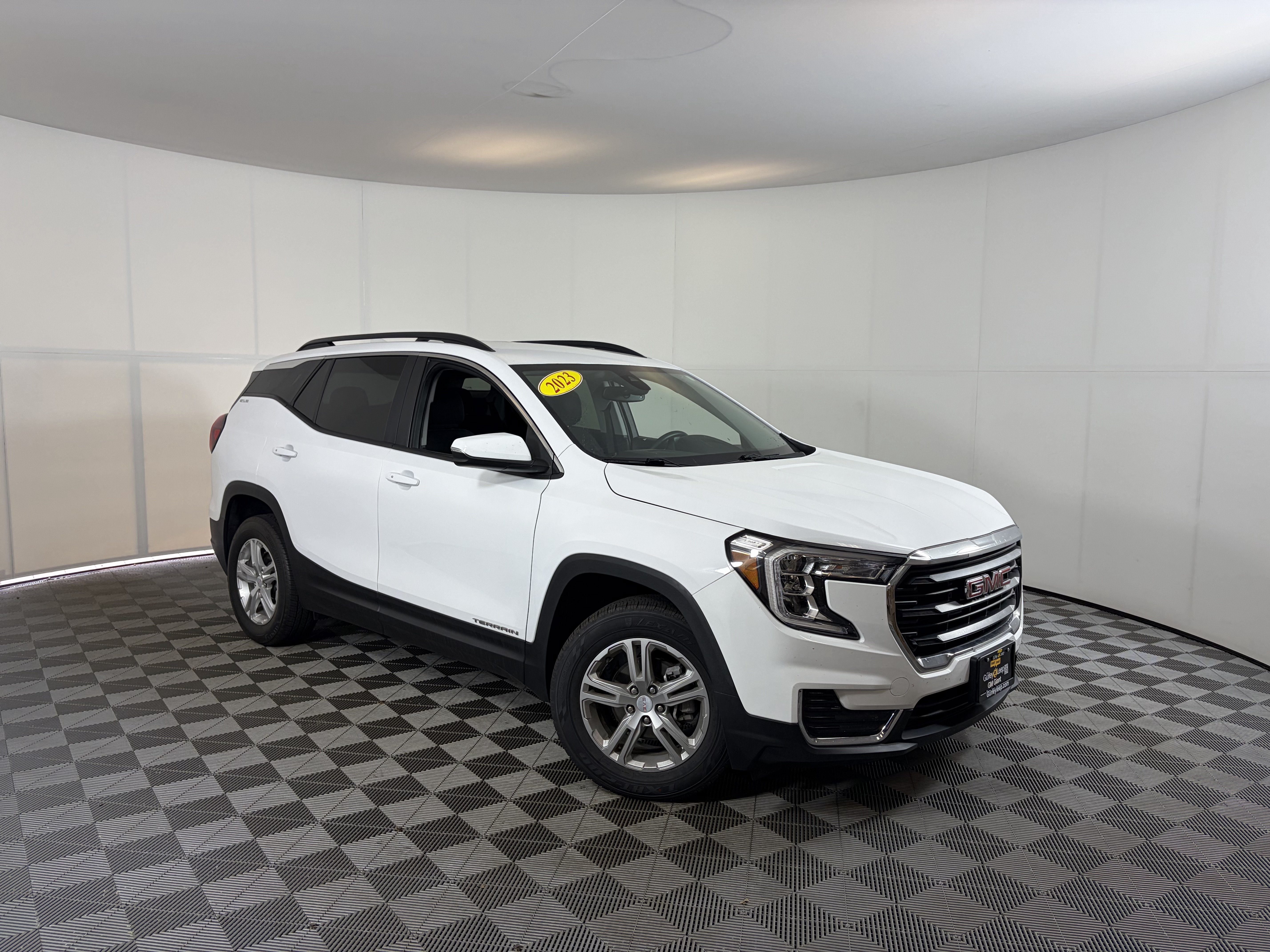Used 2023 GMC Terrain SLE w/ Driver Convenience Package