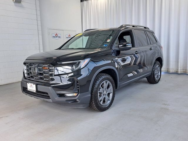 Used 2025 Honda Passport TrailSport image 2