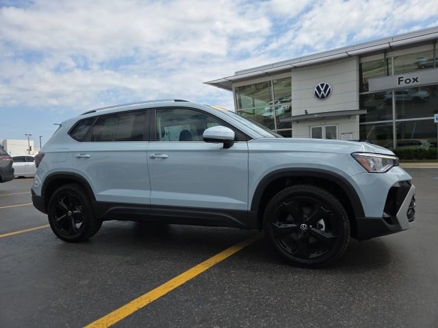 Used 2025 Volkswagen Taos SEL w/ Black Wheel Plus Package AWD/4WD image 1